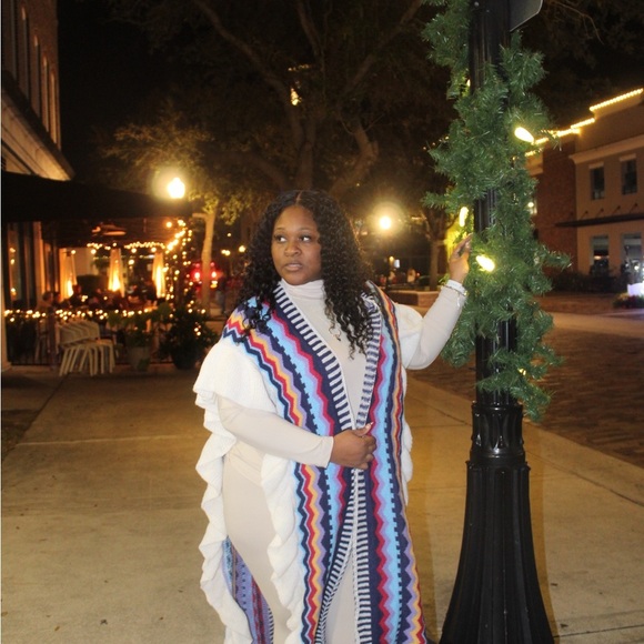 Colorful Zigzag Patterned Poncho - Picture 6 of 6